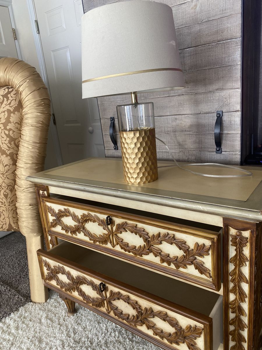 Vintage Queen Size headboard With Bed Frame,lamp