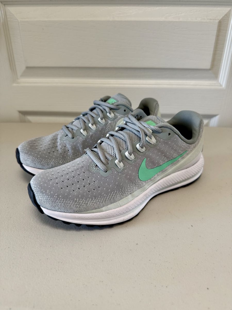 Women’s 8 Nike Air Zoom Vomero 13 Sneakers Shoes