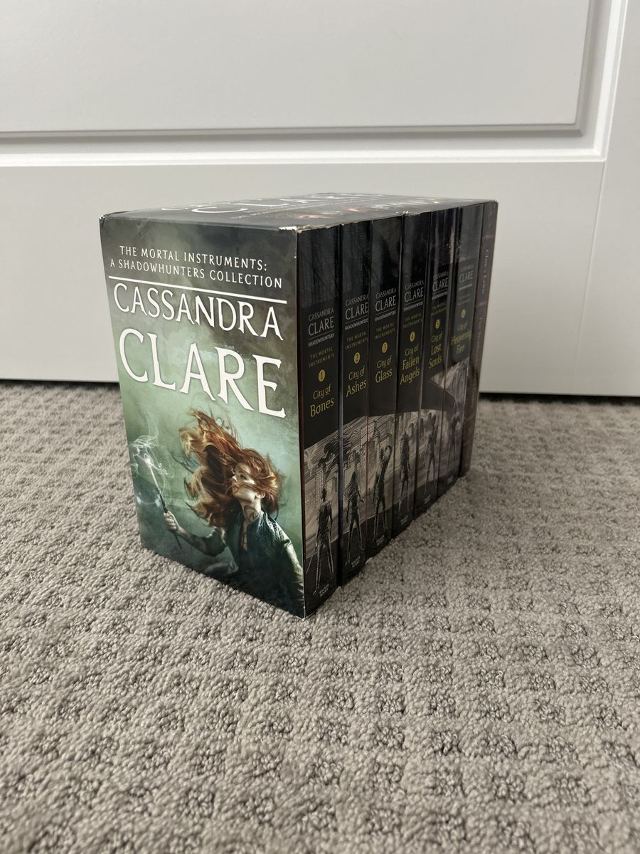 The Mortal Instruments: A Shadowhunter’s Collection