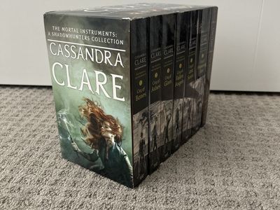 The Mortal Instruments: A Shadowhunter’s Collection