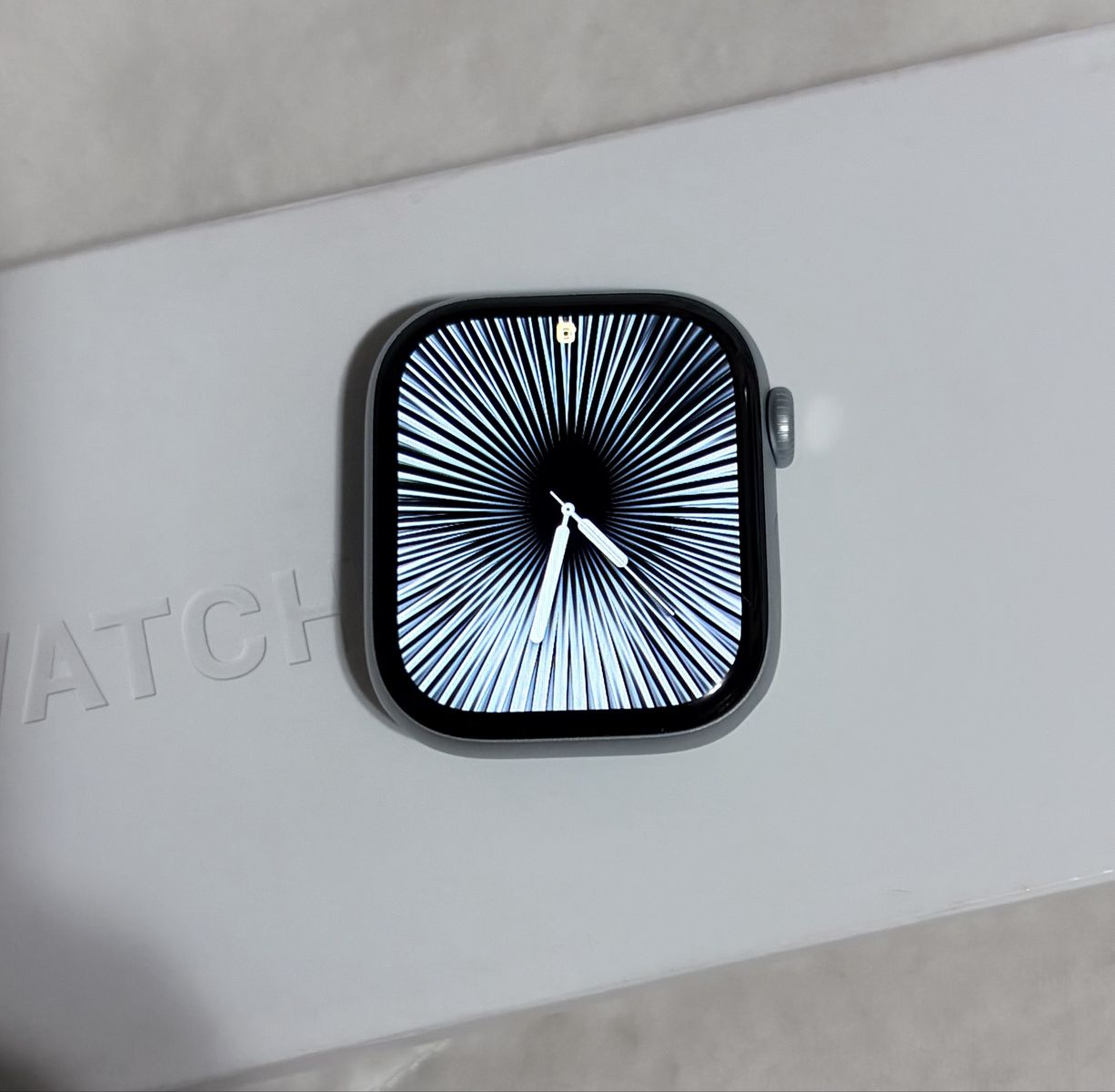 Apple watch series 11 42mm Silver Open Box  + New Apple Care + loss & theft ( flagship version )