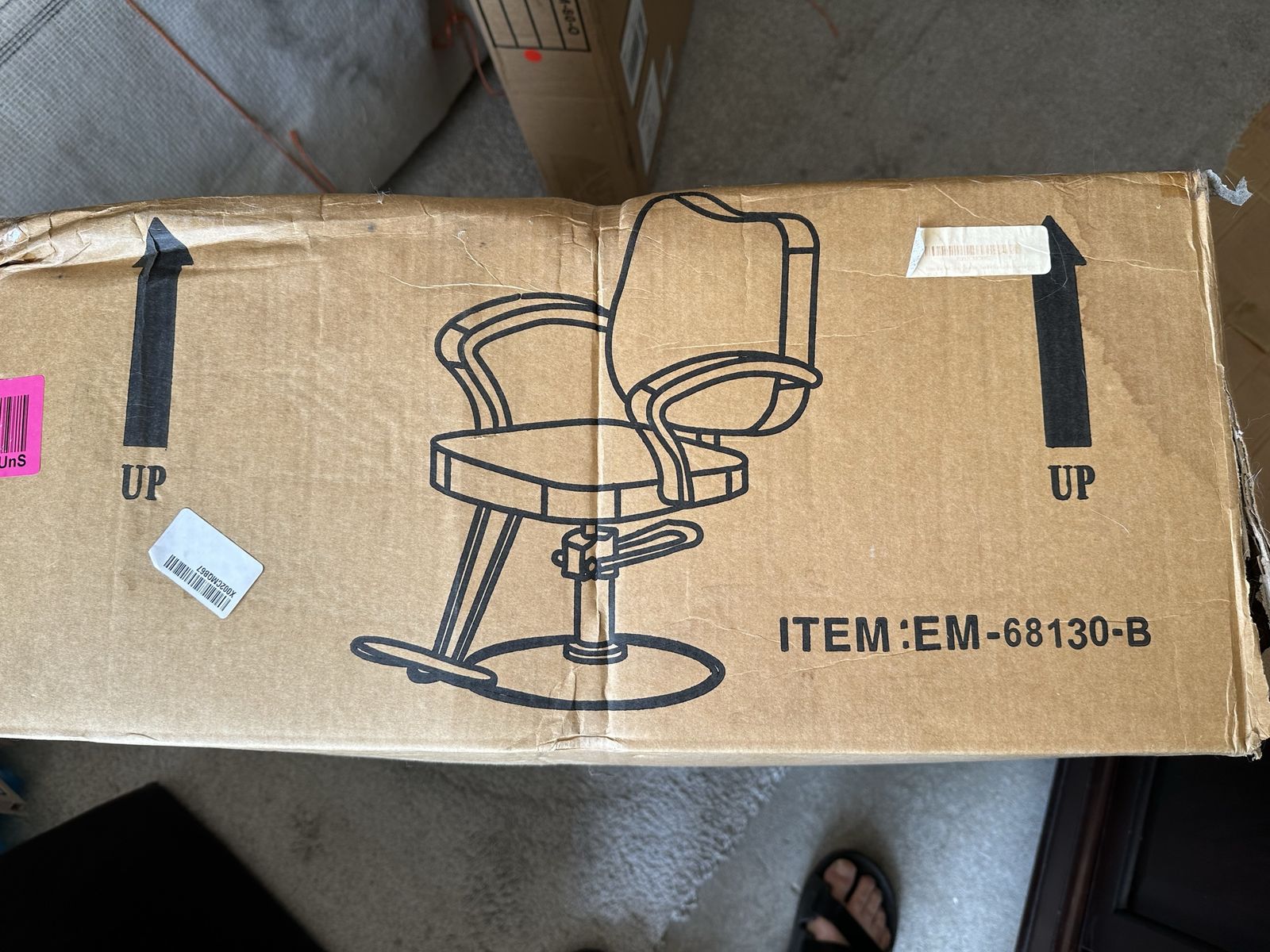 Salon Chair. New in box (Cosmetology)