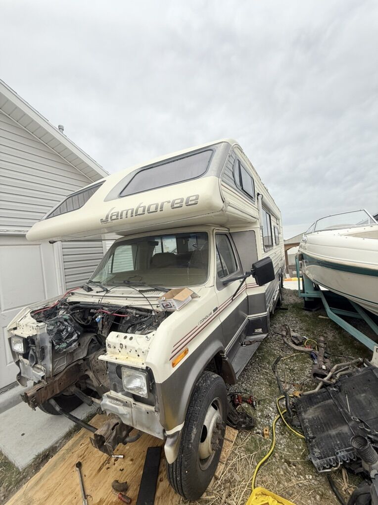 1990 Ford Jamboree Part Out
