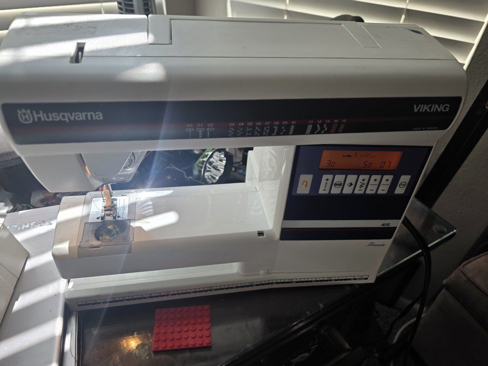 Husqvarna Viking 415 Sewing Machine