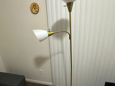 Light floor lamp