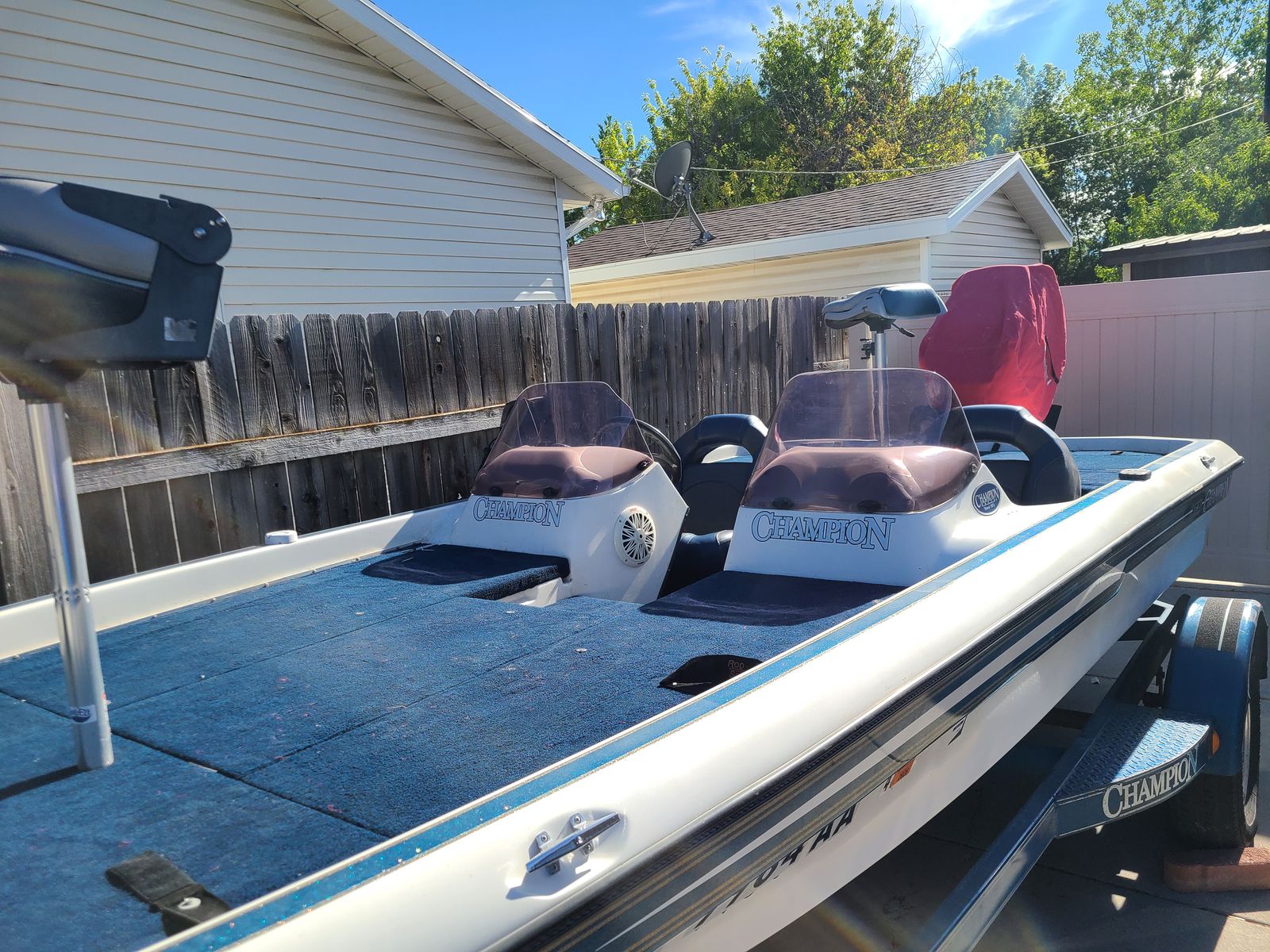 2001 champion bass boat