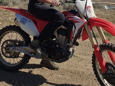 Honda CRF 450R Dirt Bike - Red, Used, Well-Maintained Off-Road Motorcycle