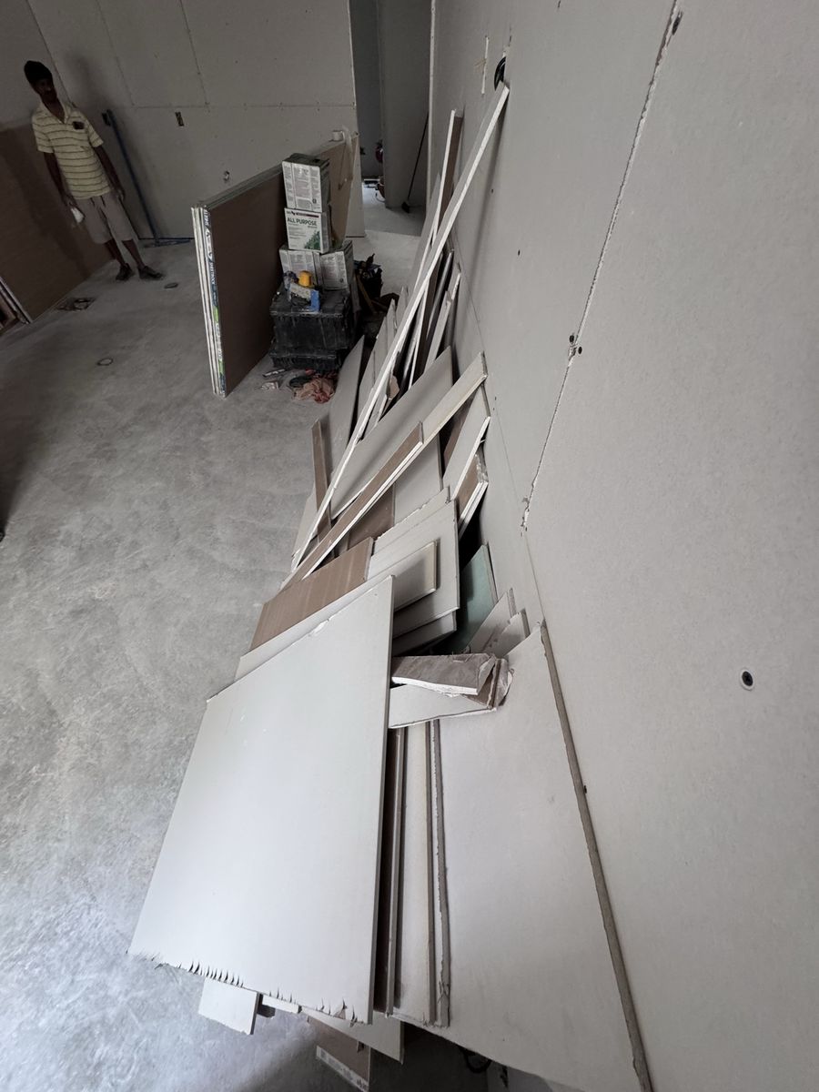 Main image 6