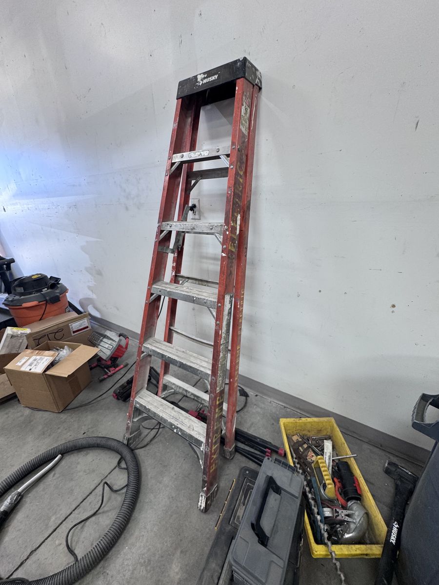 6 Ft Fiberglass Husky Ladder