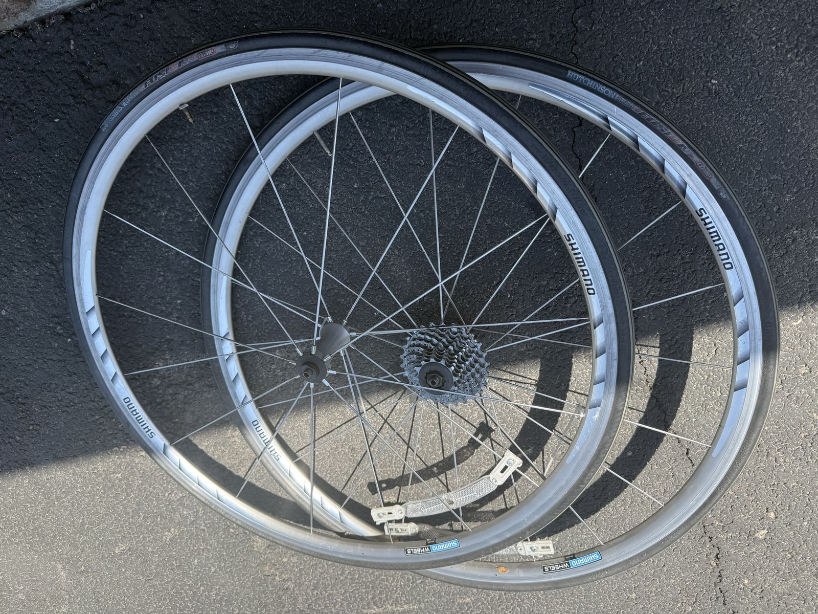 Shimano WH-R550 9-Speed 20-Bladed Spoke Silver Aluminum wheel set