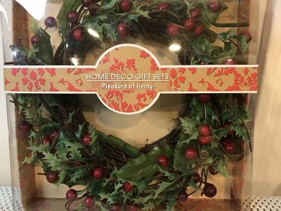 Home Deco Gift Sets Wreath Premium 9” New In Box