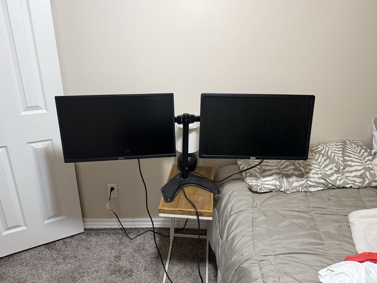 Dual monitors and stand 