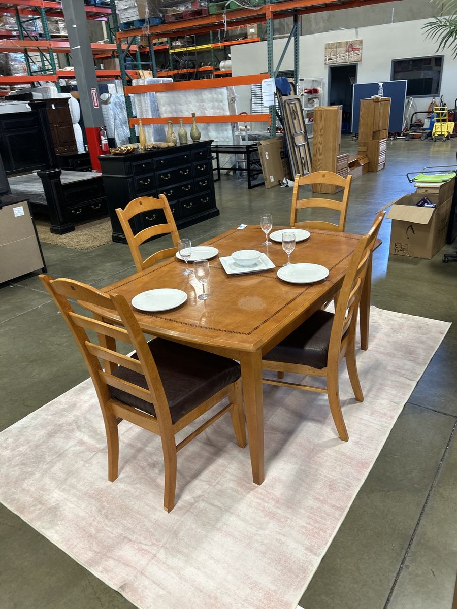 Dining table set