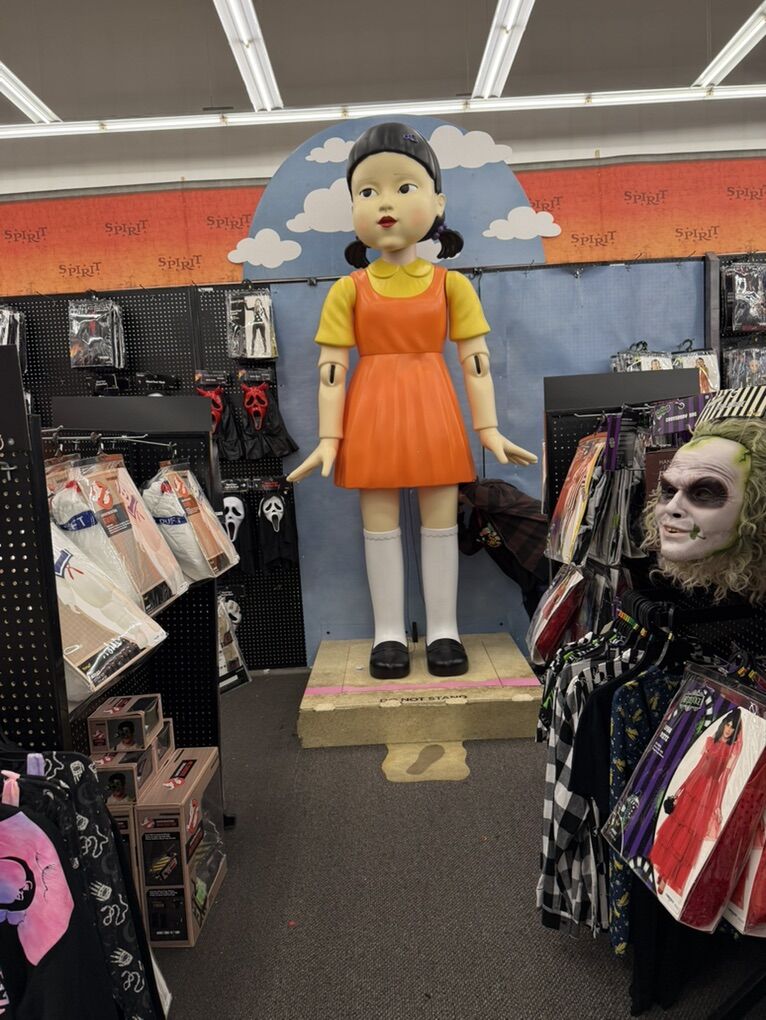 Young Hee, 10' Tall Animatronic