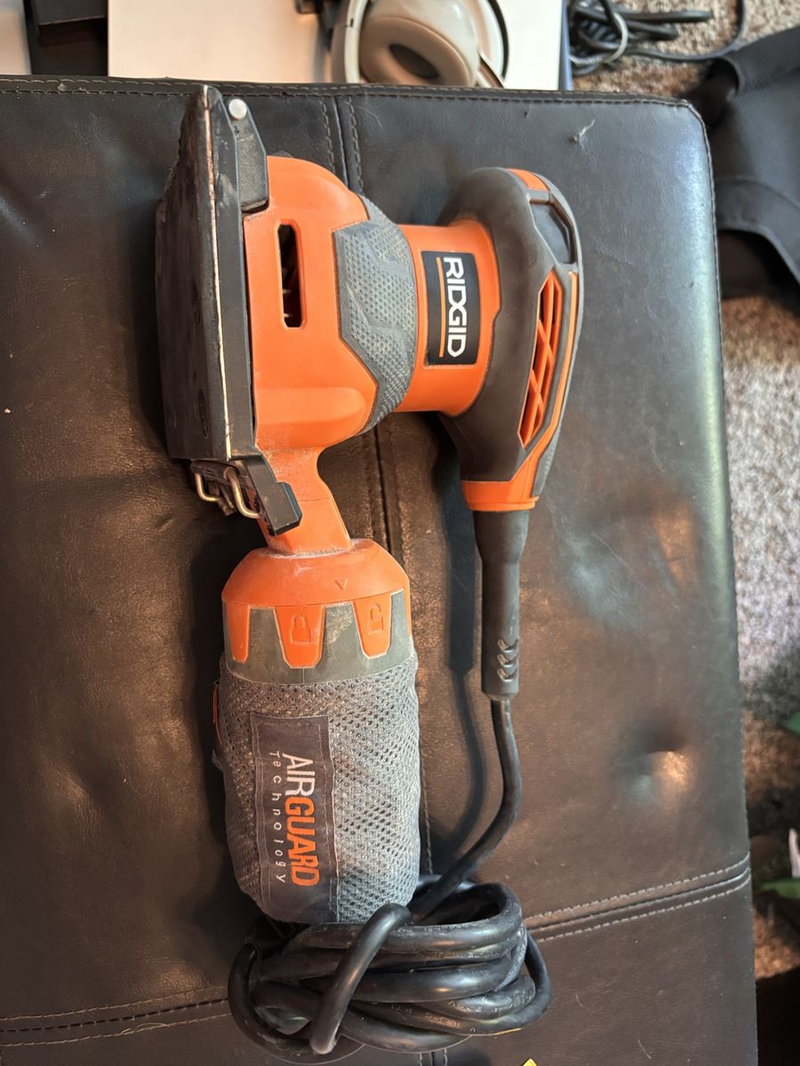 RIDGID Corded Electric r2501 1/4 sheet hand sander  with AIRGUARD Technology