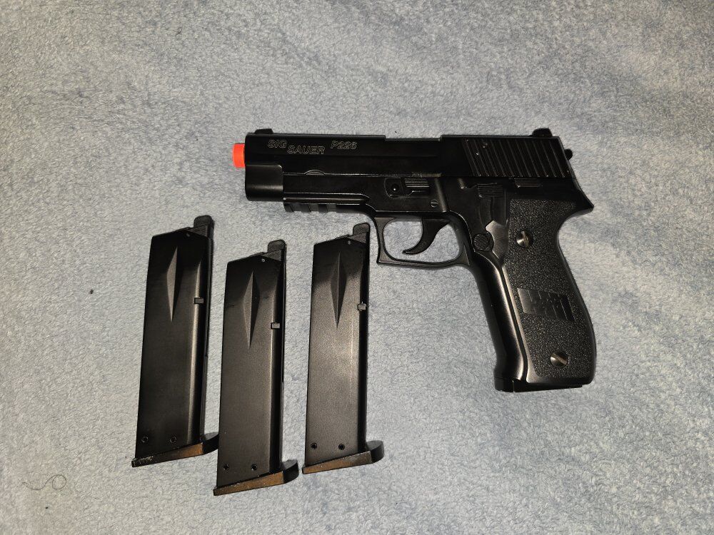 Sig Sauer P226 gas blowback airsoft pistol