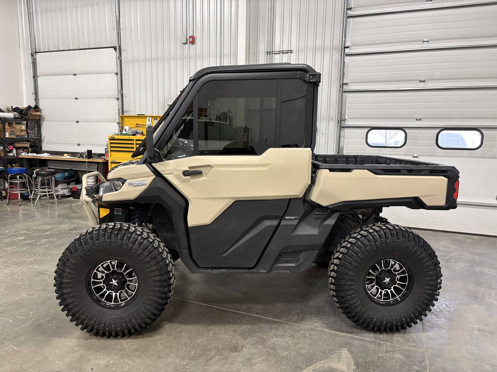 2023 Can Am Defender