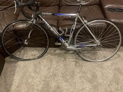 Trek 1000 alpha super light road bike
