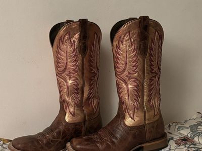 AriAt boots 8