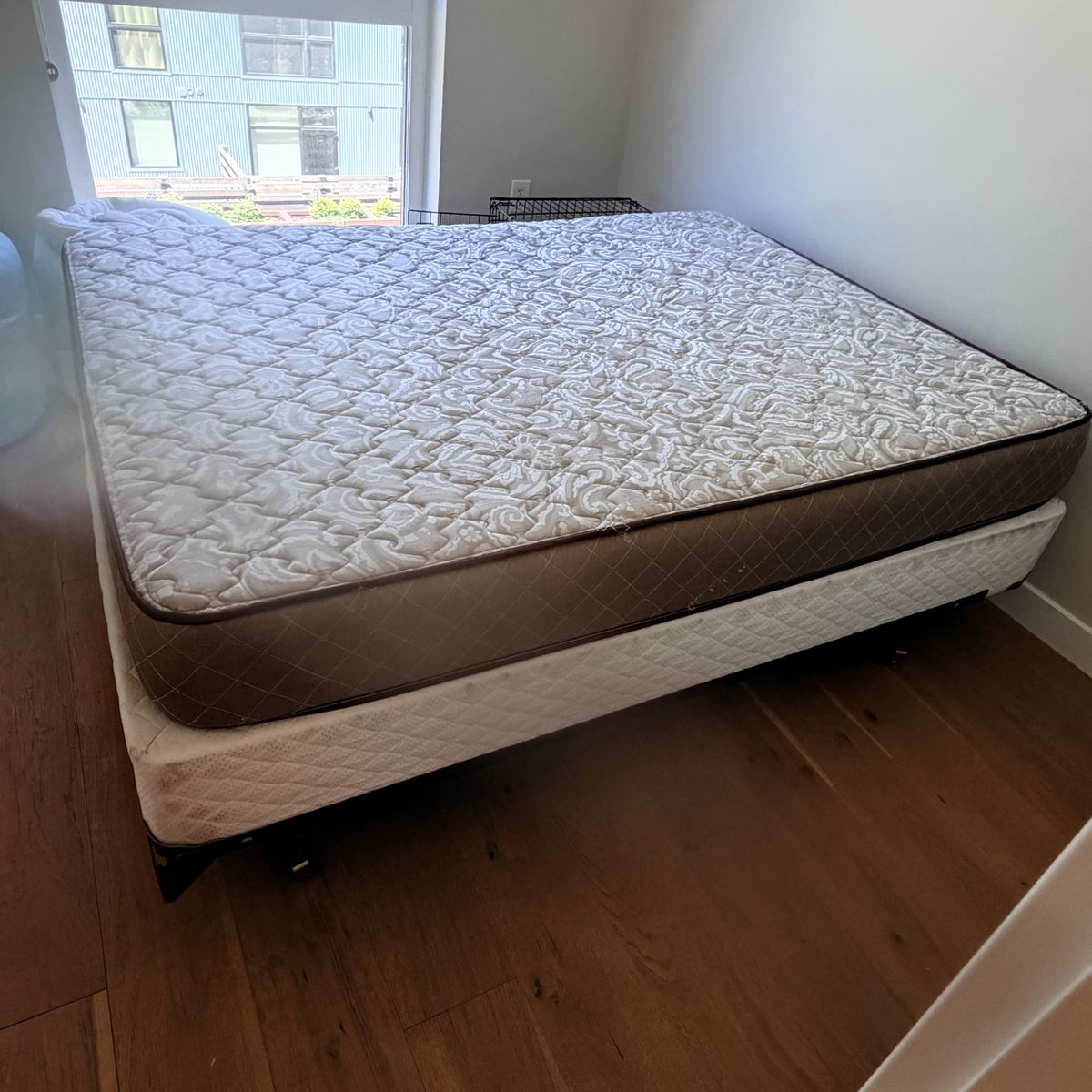 Full Size Mattress Boxspring memory foam and mattress cover