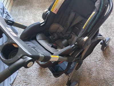 Graco Stroller with Infant Car Seat and Two Car Seat Bases Set