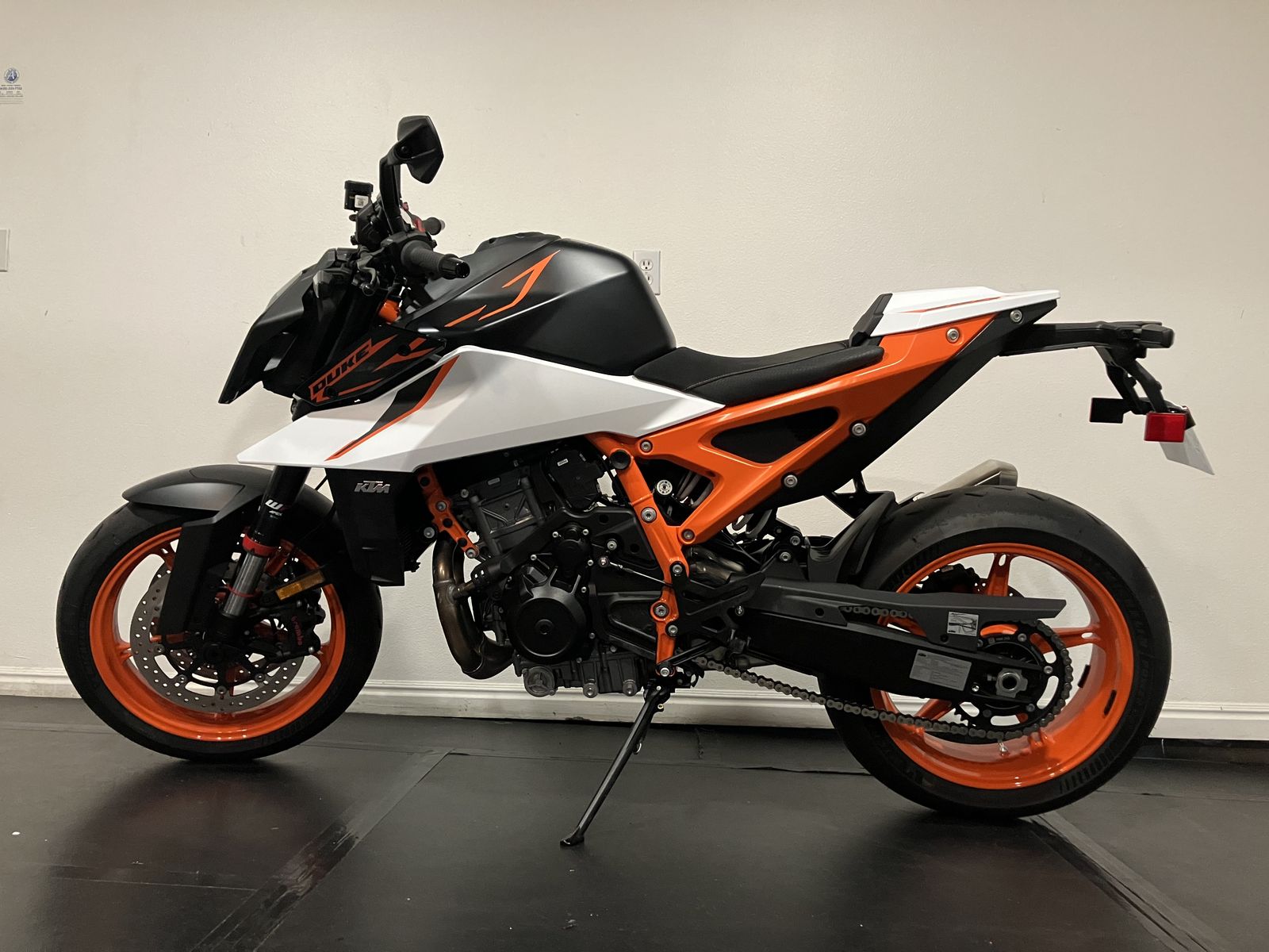 2026 KTM DUKE 990R