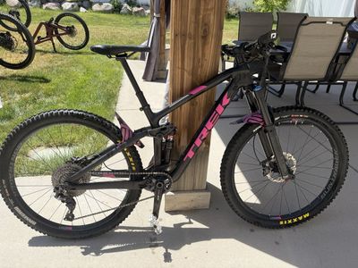 2017 Trek Fuel EX 9.8 Carbon – Shimano XT – Fox Suspension – Small