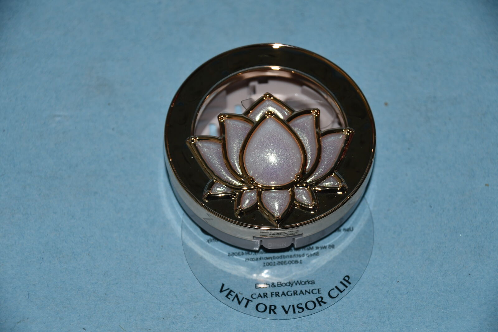 NWT BATH & BODY WORKS "WATER LILY" CAR AIR FRESHENER ~ VENT or VISOR CLIP
