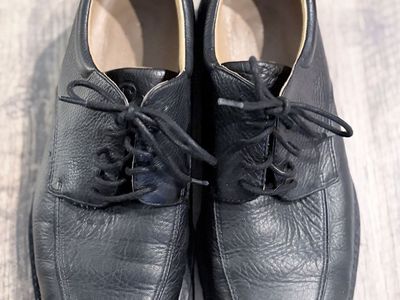 Rockport Men's Black Leather Moc Toe Lace-Up Shoes with Vibram Soles - Size 10.5