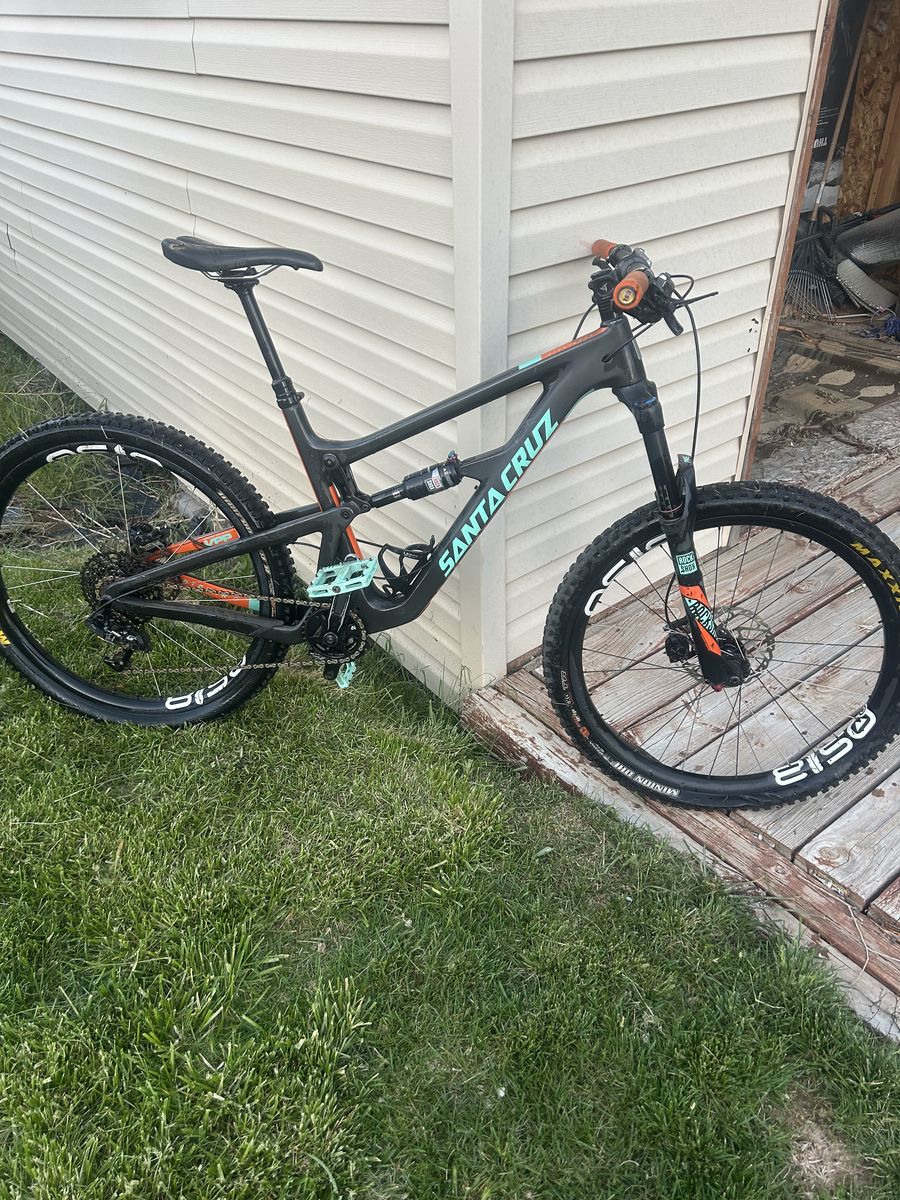 2016 Large Santa Cruz Hightower 27.5 Carbon Wheels