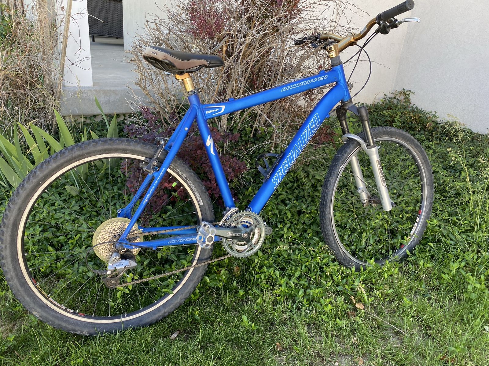 Specialized Hardrock Comp Mountain Bike - Blue, TruVativ crankset, 26" Wheels
