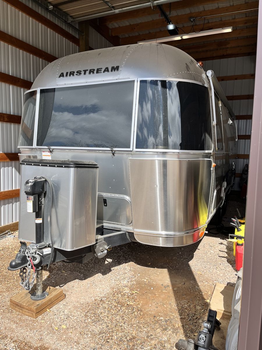 Airstream 23 ft Globetrotter