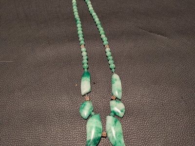 Green Jade Beaded Necklace with Leaf-Shaped Stone Pendants