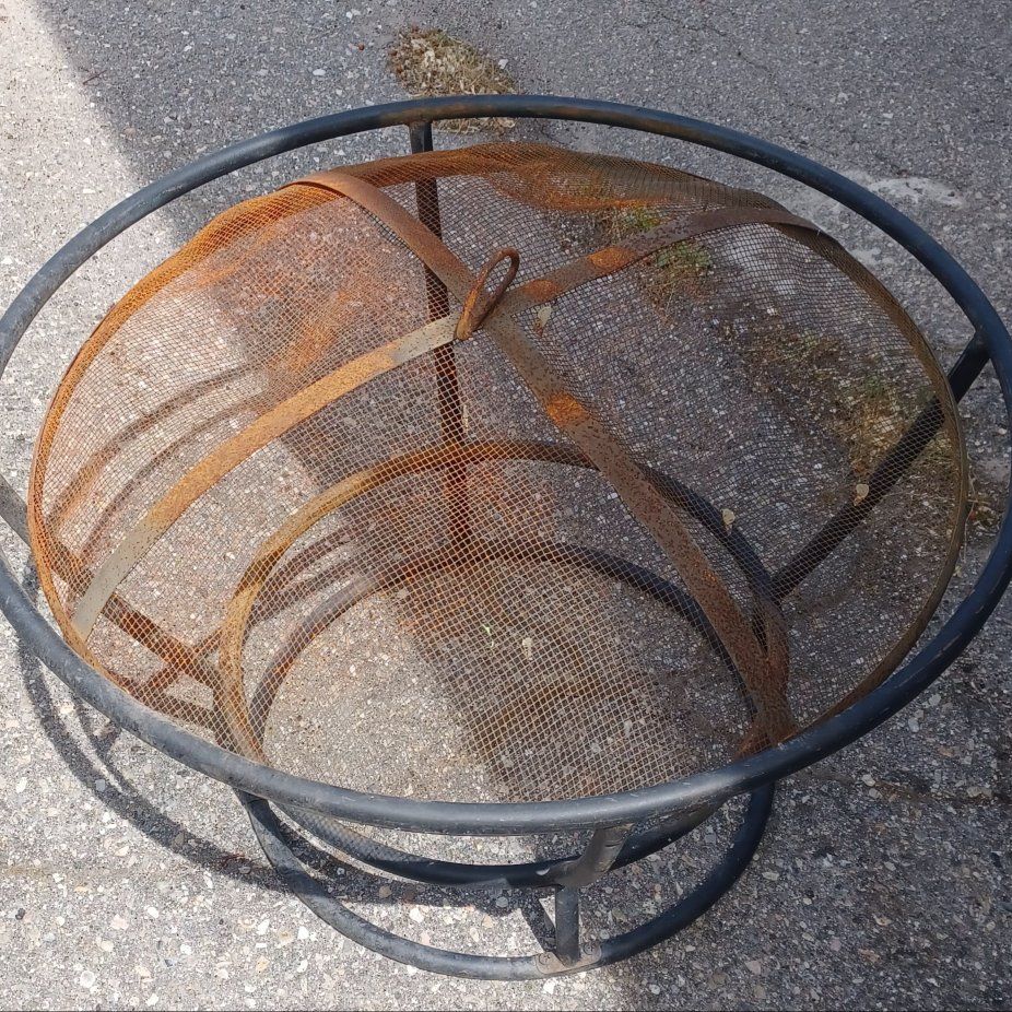 METAL FIRE PIT WITH COVER!