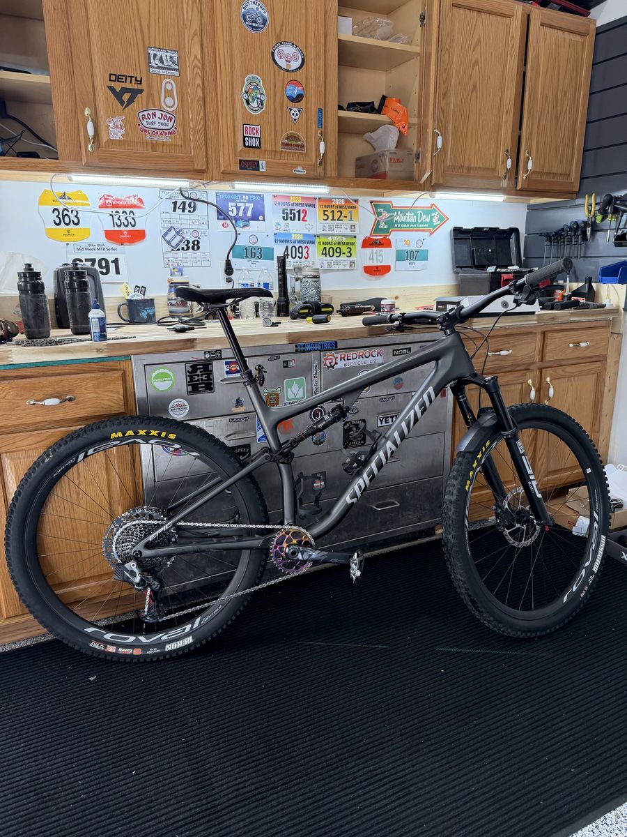 Specialized Epic EVO Expert  XL Carbon Full Suspension 29" Wheels SRAM X01 AXS