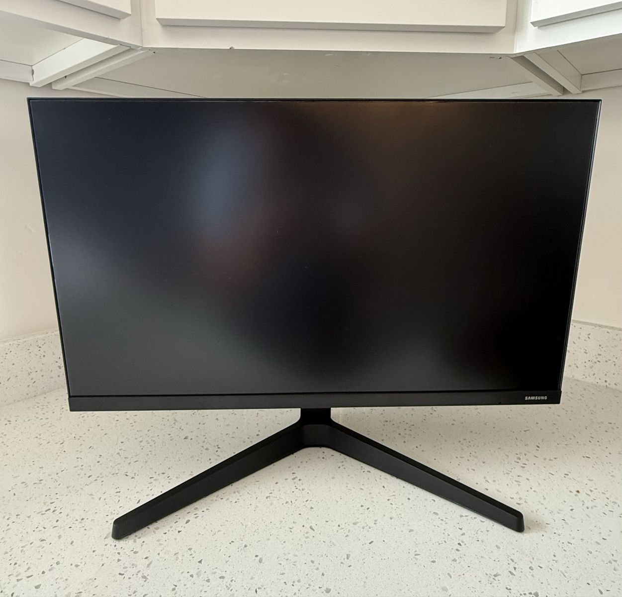 24” Samsung T35F Computer Monitor (wireless Logi keyboard/mouse + HDMI cable included)