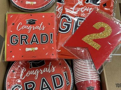 Red 2025 Graduation Tableware