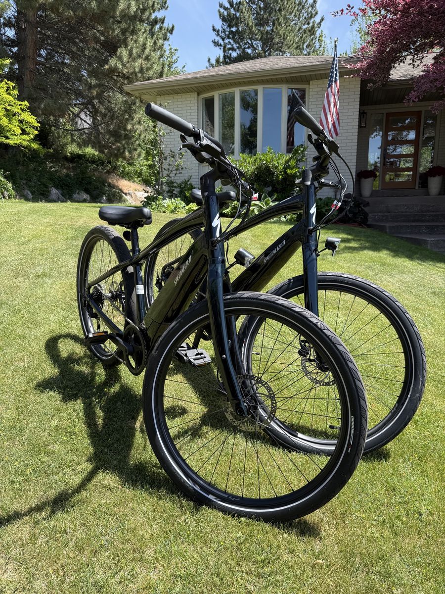 2021 Specialized Como 3.0 650B Electric Bicycles (S and M/L) Forest Green/Chrome
