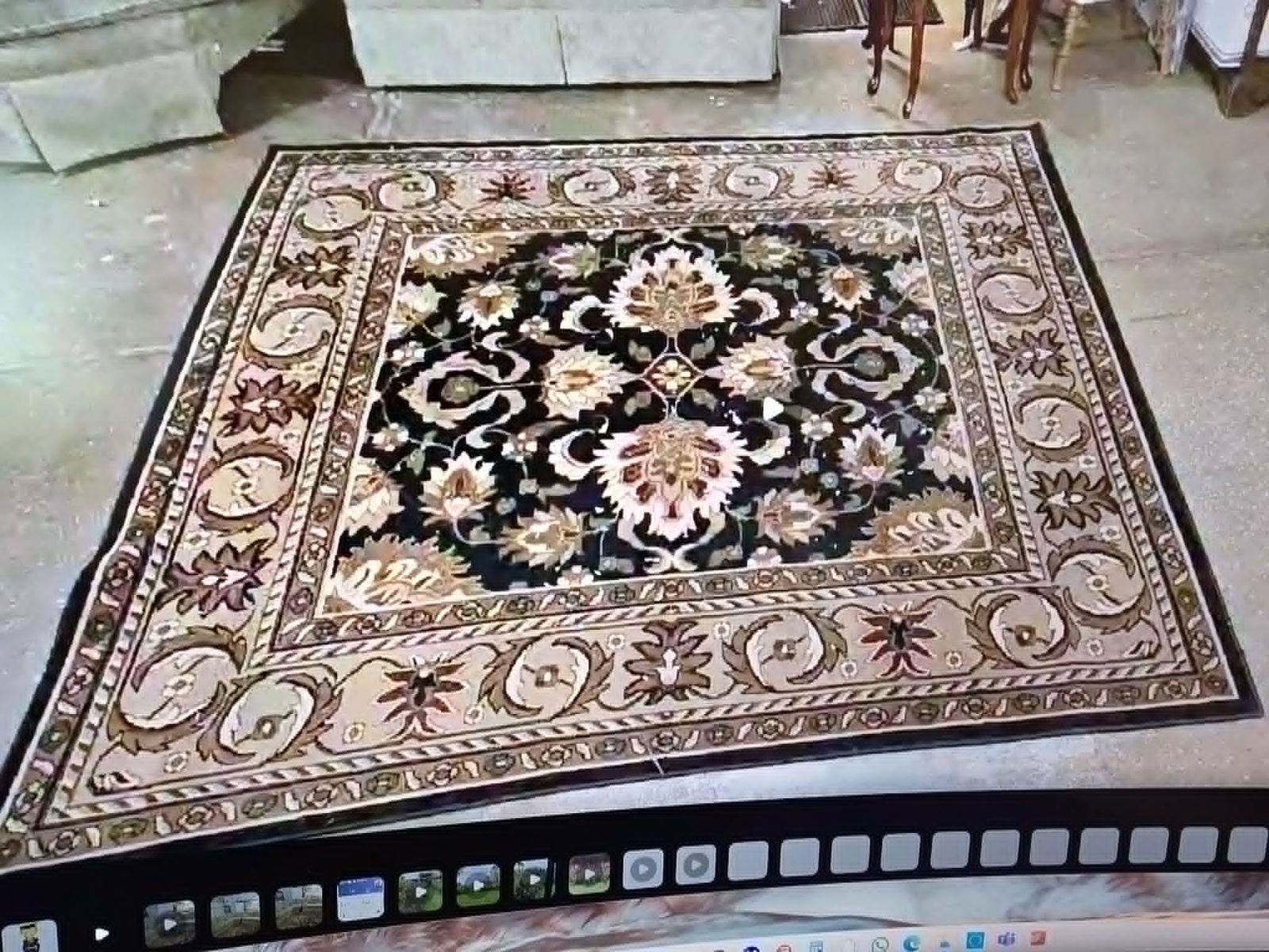 Beautiful Persian type carpet, excellent condidtion