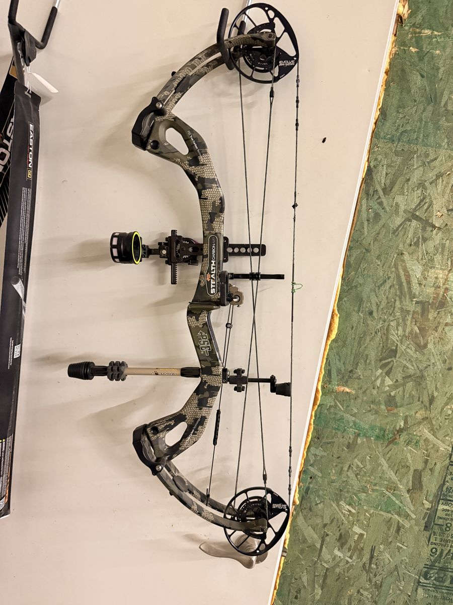 PSE Mach 1 Stealth Carbon Compound Bow RH 60-70# Kuiu Verde