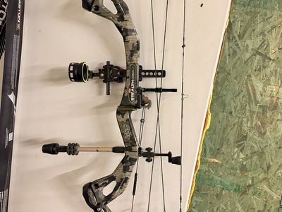 PSE Mach 1 Stealth Carbon Compound Bow RH 60-70# Kuiu Verde