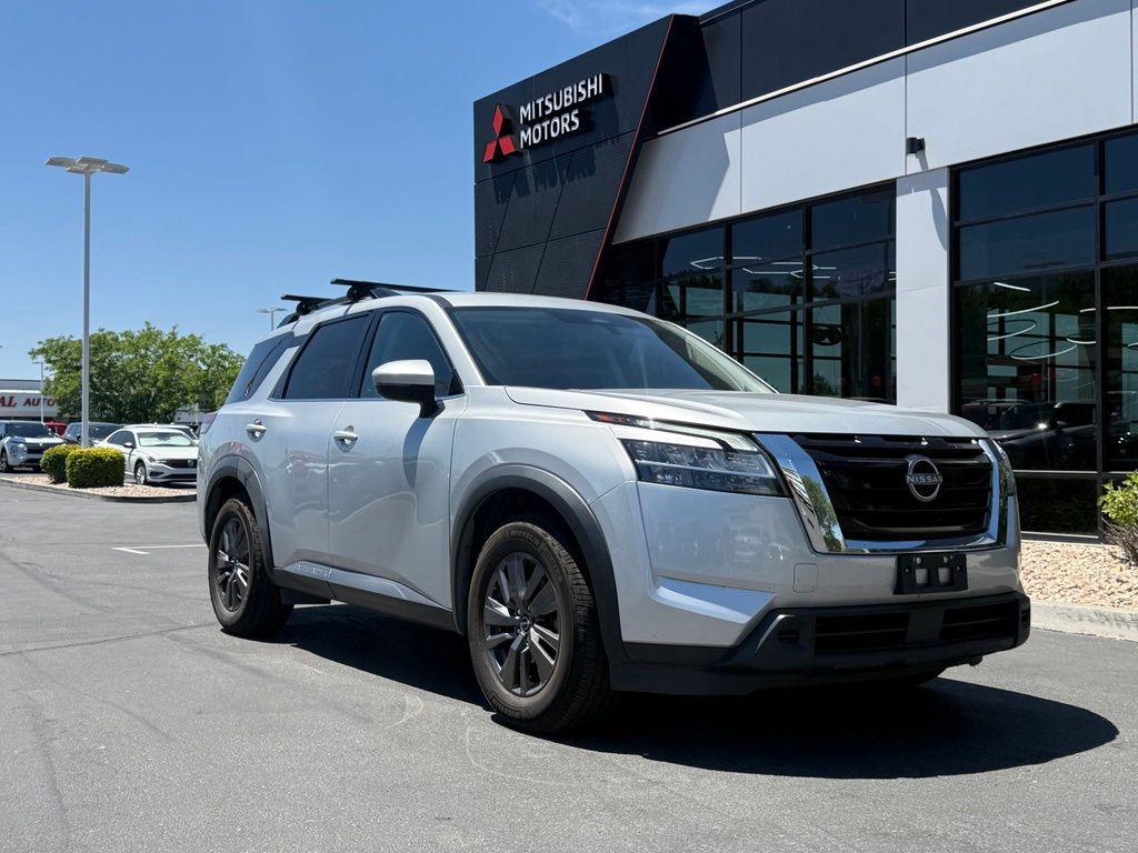 2022 Nissan Pathfinder SV