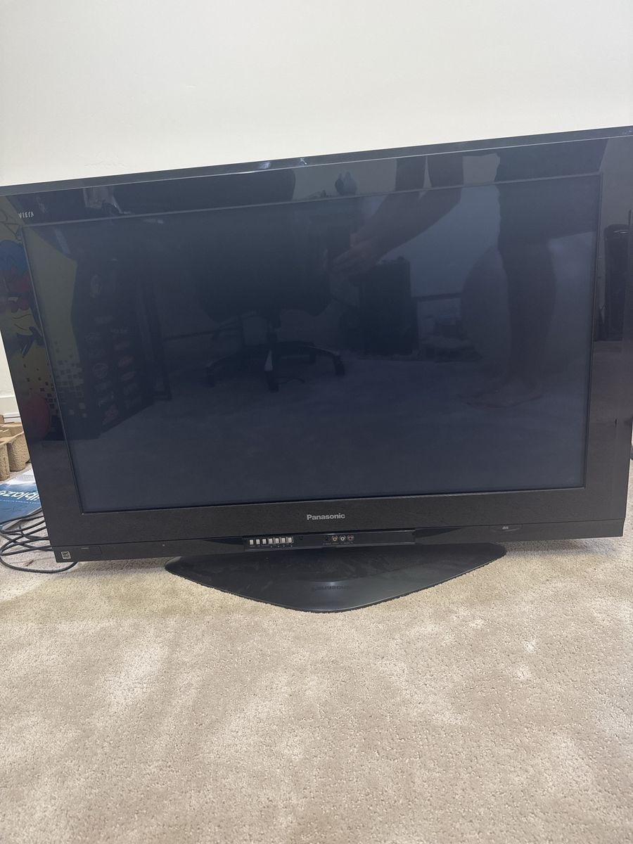 Panasonic VIERA 42" HD Plasma TV TH-42PZ700U with Swivel Base Stand