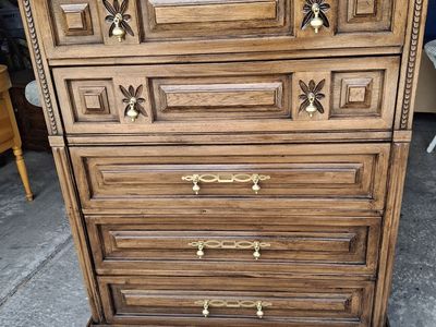 hardwood 5 drawers dresser/bebe