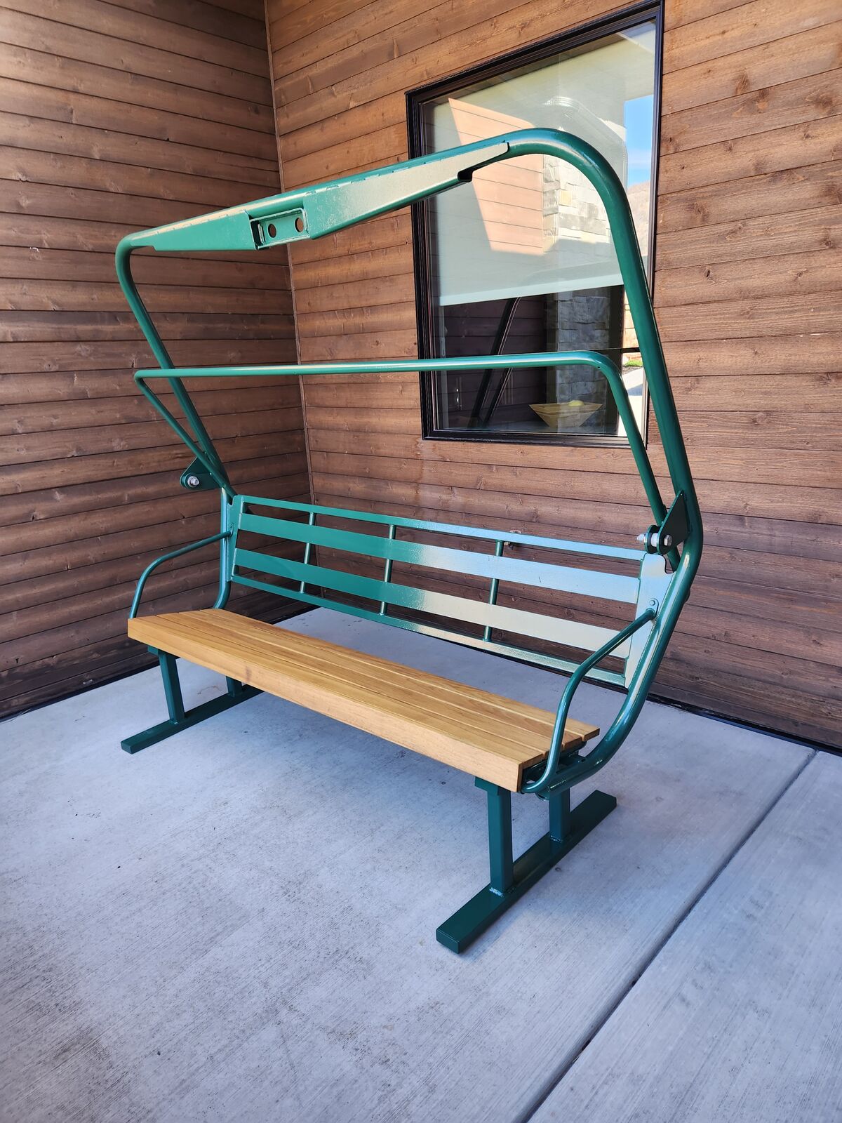 Ski chairlift bench