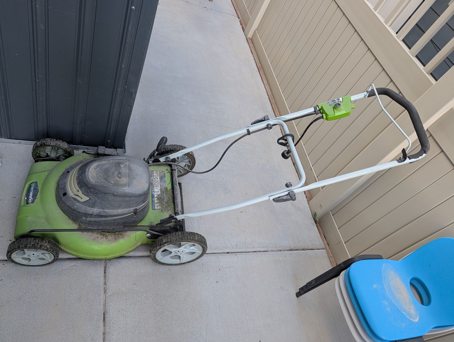 Greenworks 25022 Corded Electric Lawn Mower & Black+Decker LST201 String Trimmer + Blower Bundle
