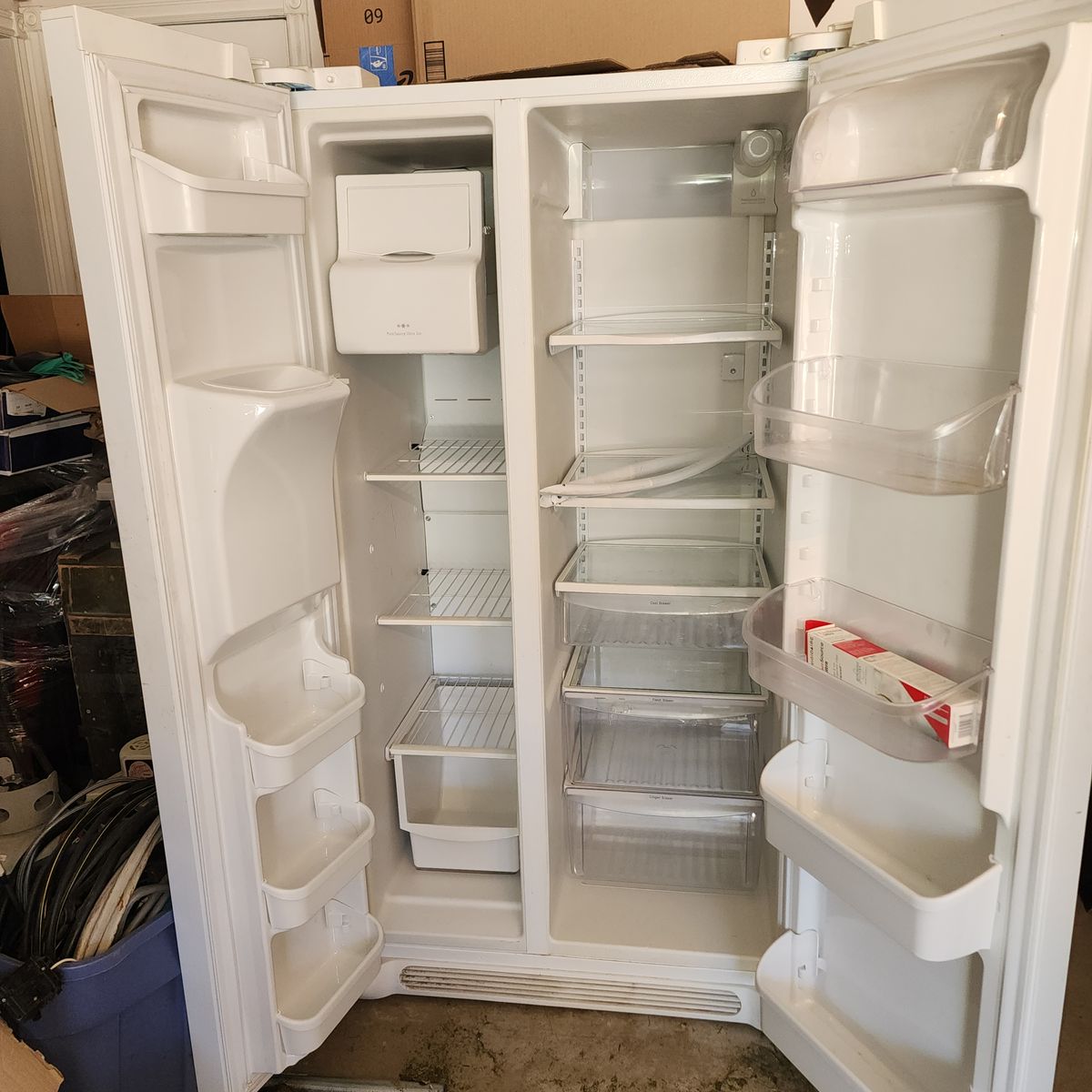 Frigidaire 26 cu ft Side-by-Side Refrigerator DGH52634KW2 White w/ Ice Maker & Water Dispenser