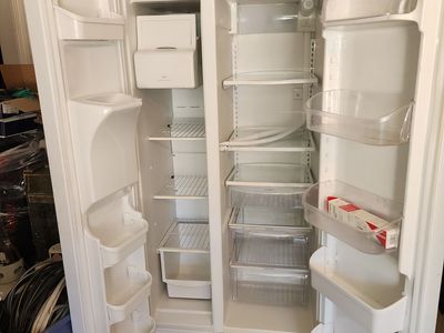 Frigidaire 26 cu ft Side-by-Side Refrigerator DGH52634KW2 White w/ Ice Maker & Water Dispenser