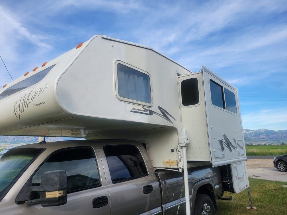 2003 Fleetwood Elkhorn Truck camper 11J