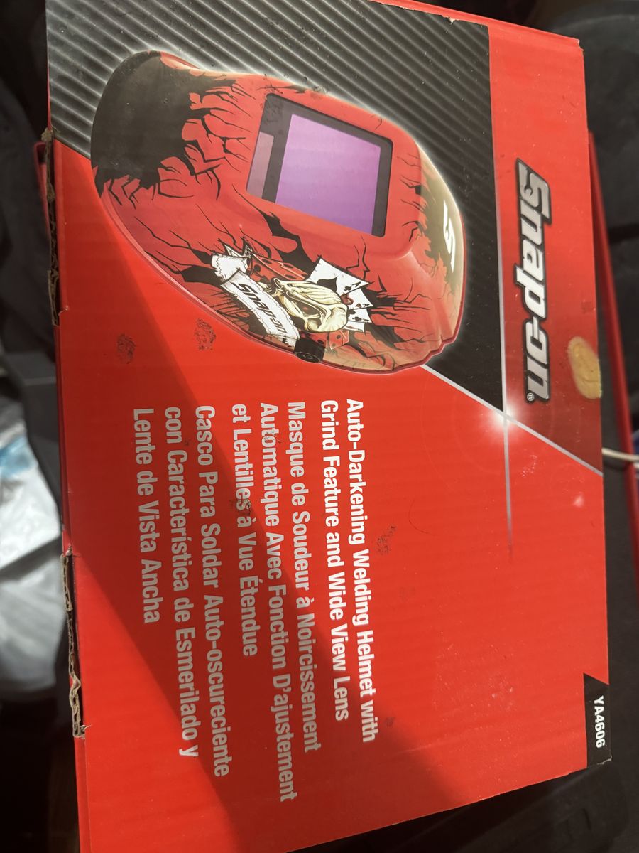 Welding helmet